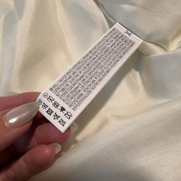 Forever 21 Faux Fur Zip-up Cropped Jacket - XS - White NWOT - Picture 11 of 16